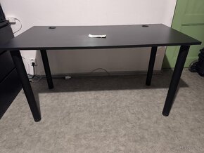 Černý stůl 135x65cm s otvory na kabeláž - 2