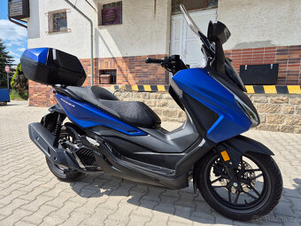 Prodám Honda Forza 125 , r. v. 2023, ABS, TC, ČR, v záruce - 2