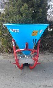 Rozmetadlo plastové Abra 500 litrů - 2