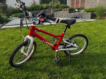 Prodám dětské kolo Woom 3 (16") s helmou a stojánkem - 2