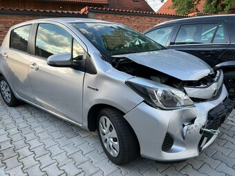 TOYOTA YARIS HYBRID 1,5 náhradní Dily - 2