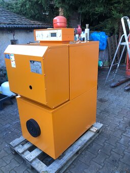 Prodám  kotel na olej  17 - 28  Kw - 2