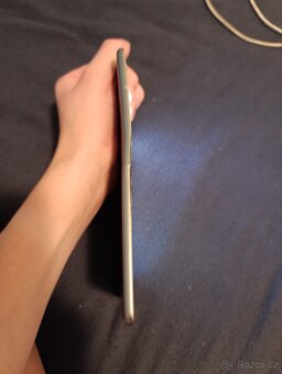 Popraskaný iPad 4 mini - 2