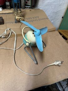 Stolní větráček, lampička, stahovací lustr - 2