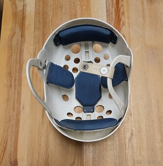 Hokejová přilba - 2