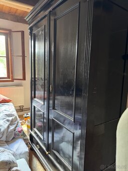 Zachovalá šatní skříň - 2