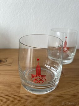 Staré retro skleničky s motivy olympiády 4 ks - 2
