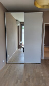 Šatní skříň, k dispozici 3 ks - 2