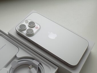 APPLE iPhone 15 Pro 256GB Bílý Titan-ZÁRUKA - JAKO NOVÝ - 2
