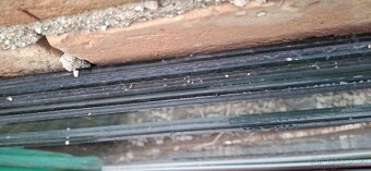 Cca 15 kusů skel z oken 110 x 110-120 cm za odvoz - 2