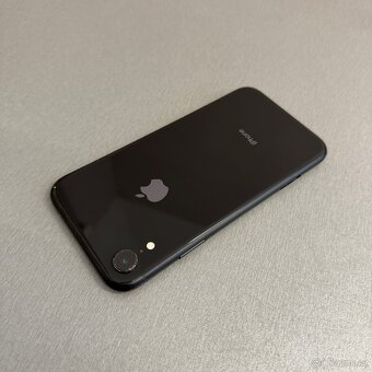 iPhone XR 64GB černý, pěkný stav, 12 měsíců záruka - 2