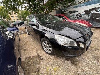 Volvo V60 1.6 TDi DRIVe 2011 PRASKLÝ MOTOR - 2