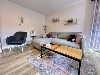 Prodej rodinné domy, 250 m2 - Znojmo - Oblekovice - 2