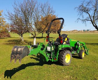 John Deere 2025R 4x4 - 2