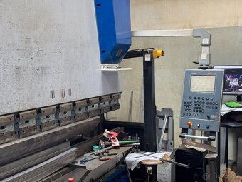 Ohraňovací lis 3100 mm x 110 tun - 2