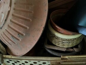 Různé květináče a truhlíky - 2