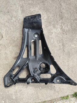 BMW E60/E61 držák nárazníku - 2