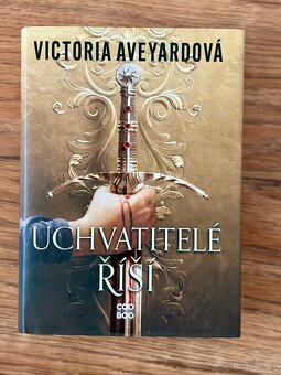 Uchvatitelé říší – Victoria Aveyardová - 2