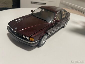 BMW E32 730i 1:18 Minichamps - 2