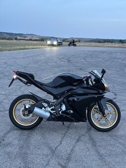 YAMAHA YZF-125R 2010 - 2
