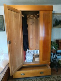 Starožitná šatní skříň, původní, zachovalý stav - 2