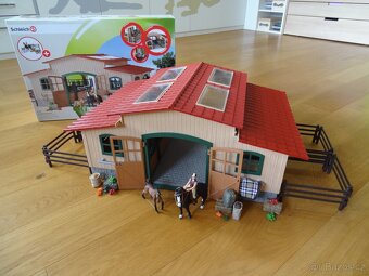 Schleich 42103 Stáj pro koně s příslušenstvím - 2