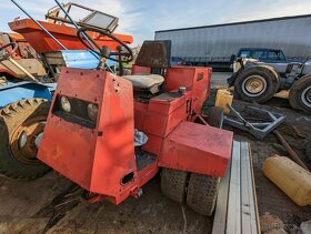 zahradní traktor - 2