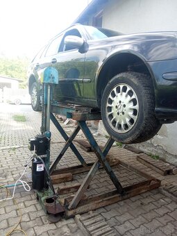 Nůžkový zvedák po modernizaci 220v - 2