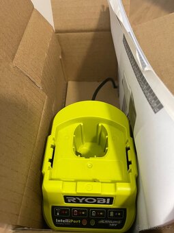 Ryobi ONE+ Sada akumulátoru a nabíječky RC18120 - 2