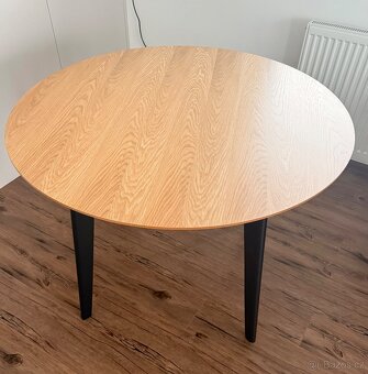 Kulatý jídelní stůl - 2