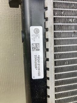 CHLADIČ Superb 3 orig. 5Q0121251GD - 2