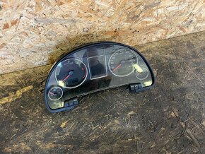 BUDÍKY AUDI A4 B7 2.5 TDI 8E0920931L - 2