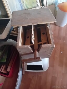 Máselnice zachovalá - 2