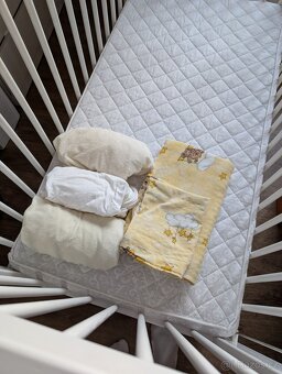 Dětská postýlka s vybavením - 2