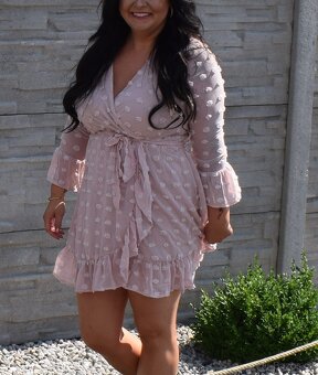 Světle růžové šaty - 2