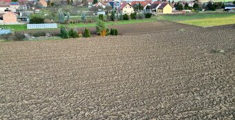Prodej stavebního pozemku 900 m² Sivice u Brna - 2