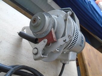 Motor MEZ Náchod 135W 4500 otáček 220V 50Hz 1,5A - 2
