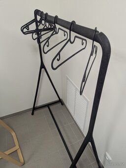 Šatní stojan, vnitř./venk., černá, 117x59 cm - 2