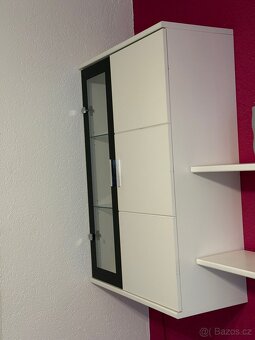 Dvě závěsné skřínky na zeď - 2