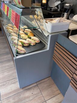 Chladící vitrína 2,5m plně funkční - 2