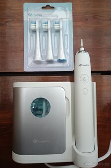 Zubní kartáček SonicBrush UV - 2