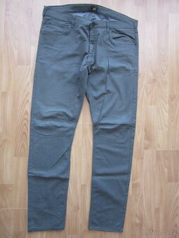 PRODÁM NOVÉ PÁNSKÉ PLÁTĚNÉ KALHOTY VEL.36/32 ZN.LEE - 2