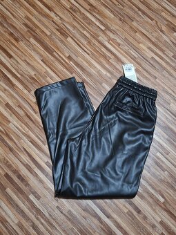 Nové koženkové kalhoty vel. M - 2