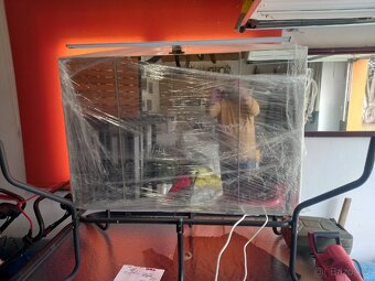 Zrcadlová galerie - 2