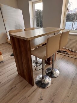 Barový stůl a zidlle - 2