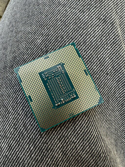 Intel Core i 5 9400F - 2