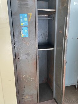 plechová šatní skříň - 2