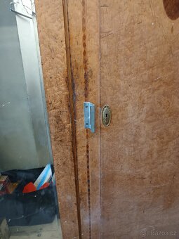 Staré dřevěné skříně za odvoz. 2ks - 2