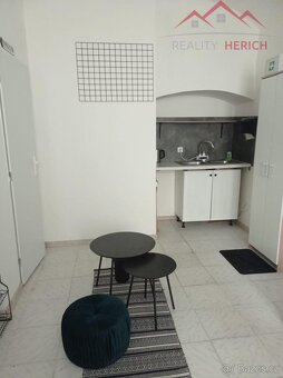 Nebytový prostor (25 m2) Nám. 1 Máje, Chomutov - 2