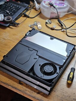 PS4 PRO (1TB) - 2